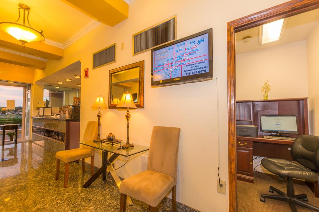 ฮาวเวิร์ด จอห์นสัน บาย วินด์แฮม โอคลาโฮมาซิตี้ Hotel ภายนอก รูปภาพ