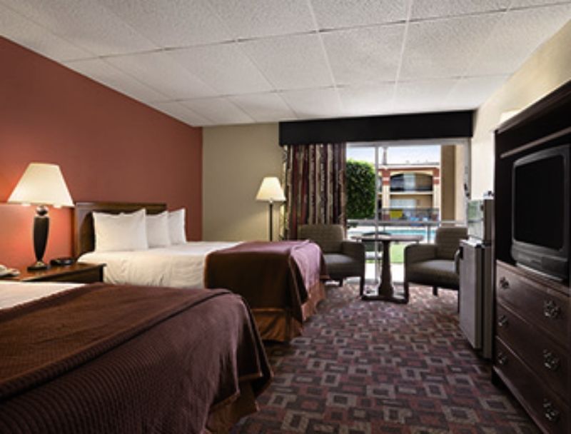 ฮาวเวิร์ด จอห์นสัน บาย วินด์แฮม โอคลาโฮมาซิตี้ Hotel ภายนอก รูปภาพ